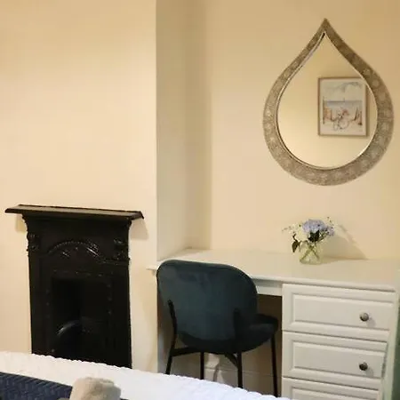 Comfortable 2 Bedroom House Beeston Hill Exterior photo