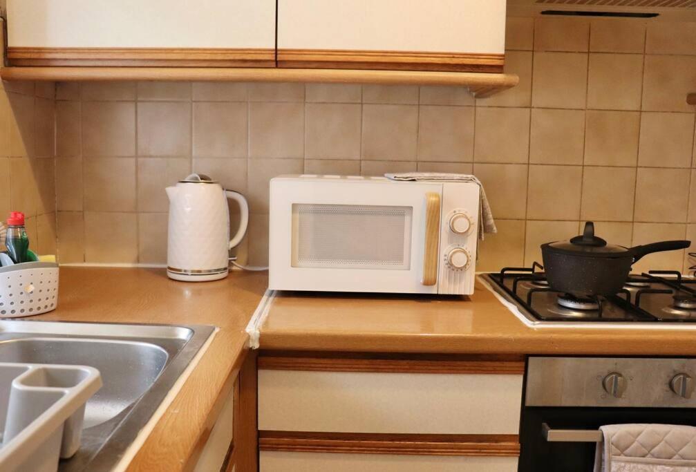 Comfortable 2 Bedroom House Apartment *