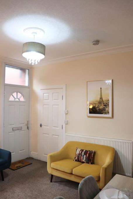Comfortable 2 Bedroom House Apartment *
