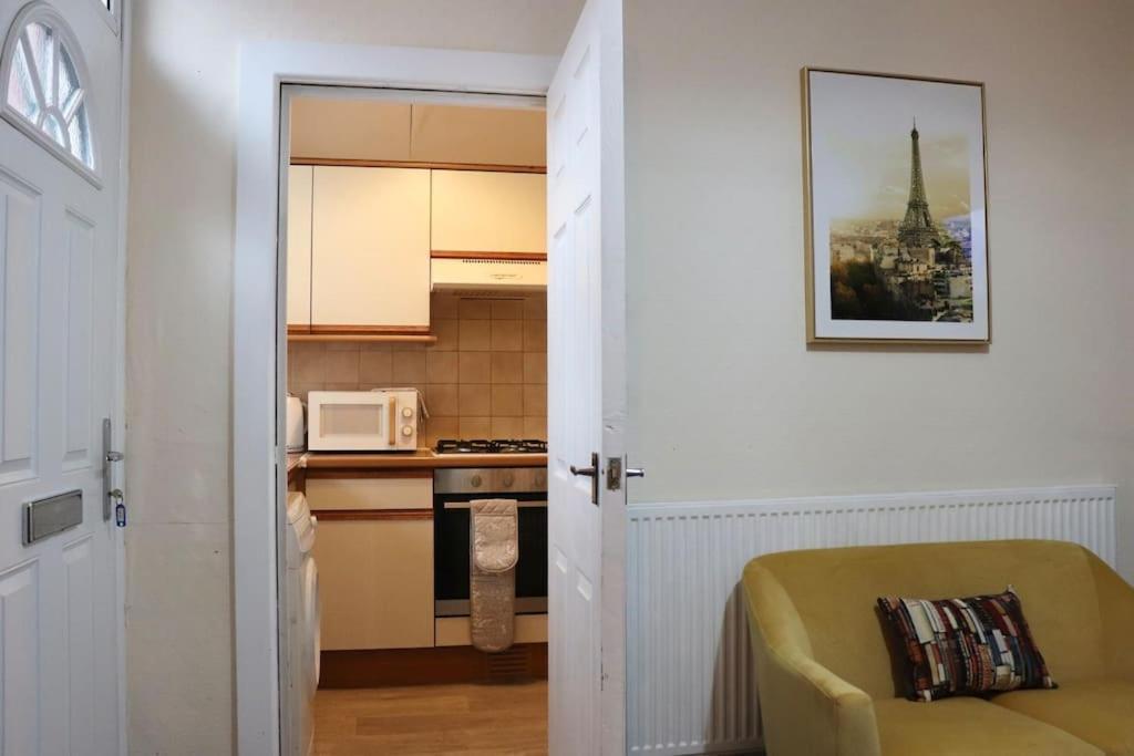 Comfortable 2 Bedroom House Apartment *