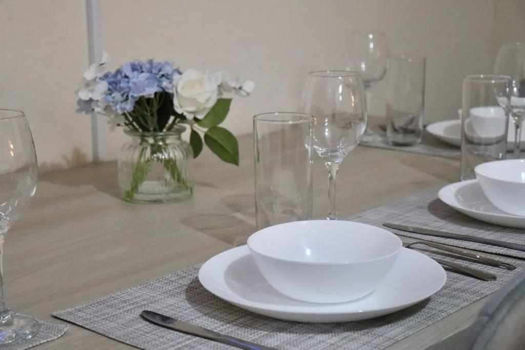 Comfortable 2 Bedroom House Apartment Beeston Hill
