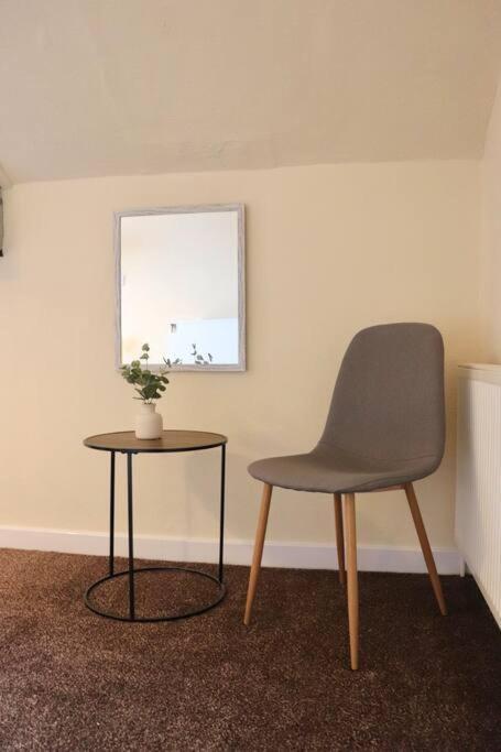 Apartment Comfortable 2 Bedroom House Beeston Hill